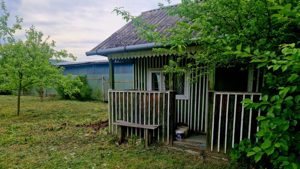 Продаж земельної ділянки, Шкло