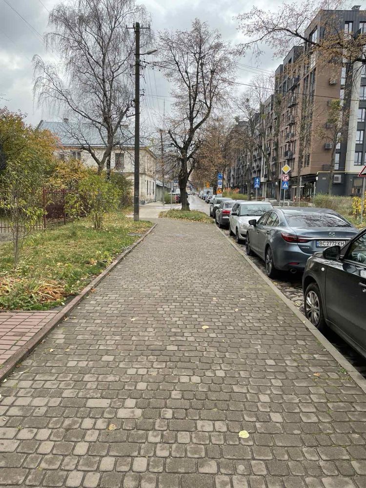 Торгівельна площа Львів, Квітова фото 2