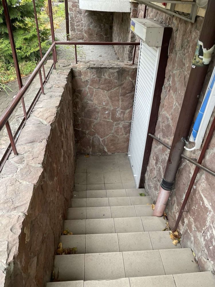 Торгівельна площа Львів, Квітова фото 3