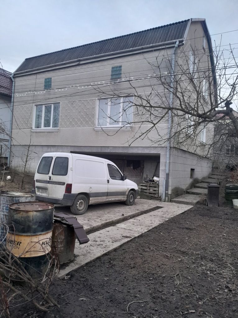 Будинок Пустомити, Заводська фото 3